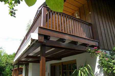 Holzbalkon